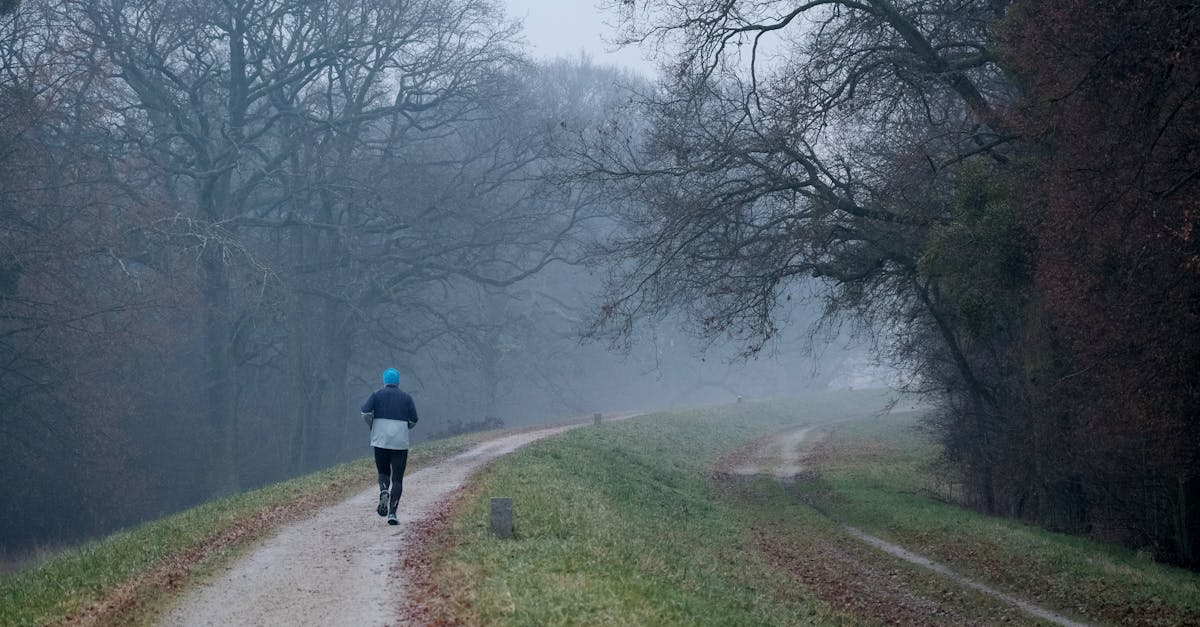 découvrez nos conseils et astuces pour courir en hiver en toute sécurité et confort, tout en restant motivé malgré le froid.