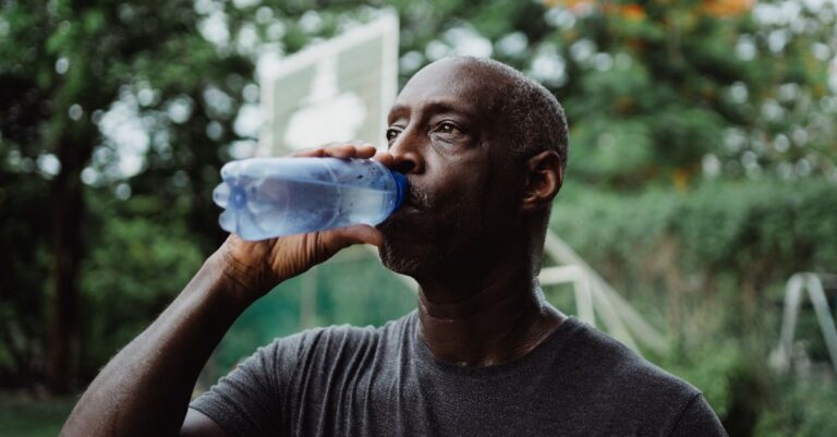 découvrez l'importance de l'hydratation pour votre santé et votre bien-être au quotidien. astuces, conseils et bienfaits de boire suffisamment d'eau.