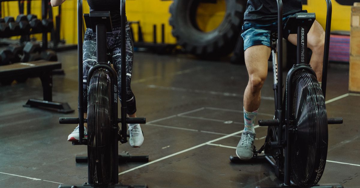 découvrez l'entraînement par intervalles, une méthode efficace combinant efforts intenses et récupérations pour améliorer votre endurance et brûler des calories rapidement.