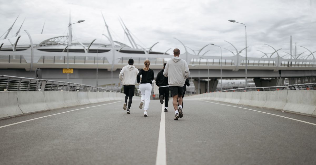 découvrez des conseils essentiels pour courir en toute sécurité en milieu urbain : équipements adaptés, vigilance et bonnes pratiques pour protéger votre santé et éviter les accidents.