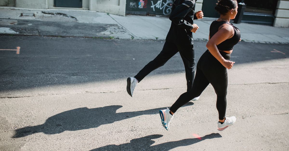 découvrez comment adopter une posture de course optimale pour améliorer vos performances, prévenir les blessures et courir plus efficacement.