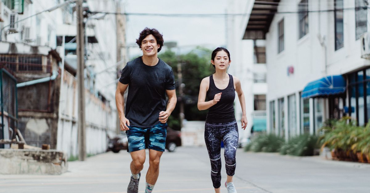 découvrez comment adopter une bonne posture de course pour améliorer vos performances, éviter les blessures et courir plus efficacement.