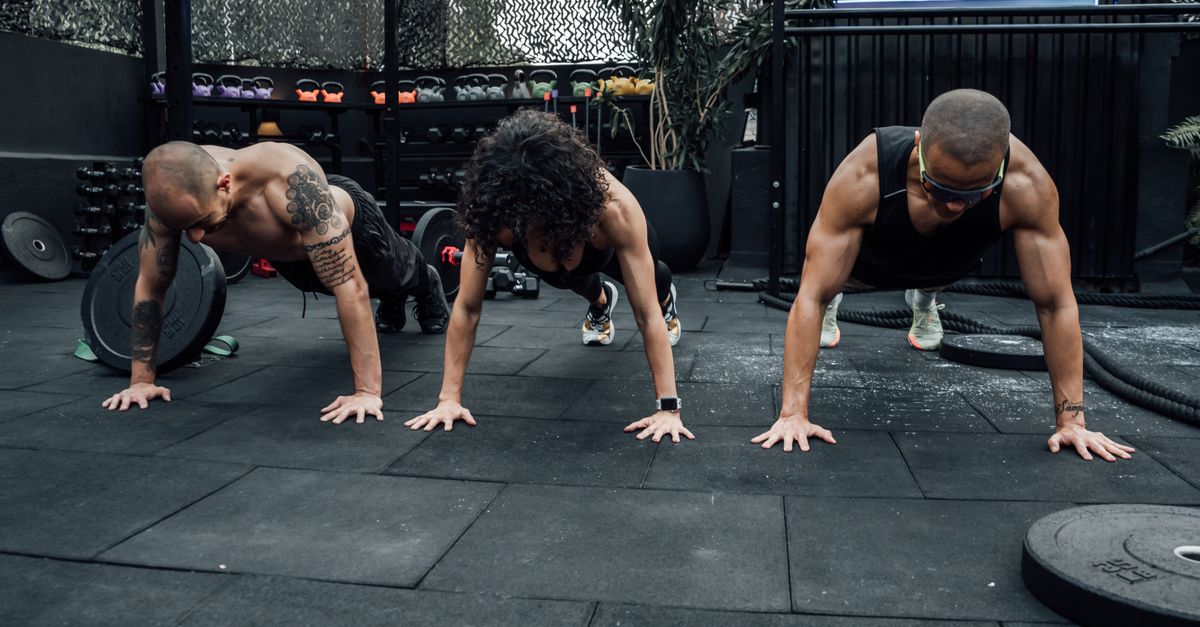découvrez le cross-training, une méthode d'entraînement polyvalente combinant cardio, musculation et endurance pour améliorer votre forme physique et renforcer votre corps.