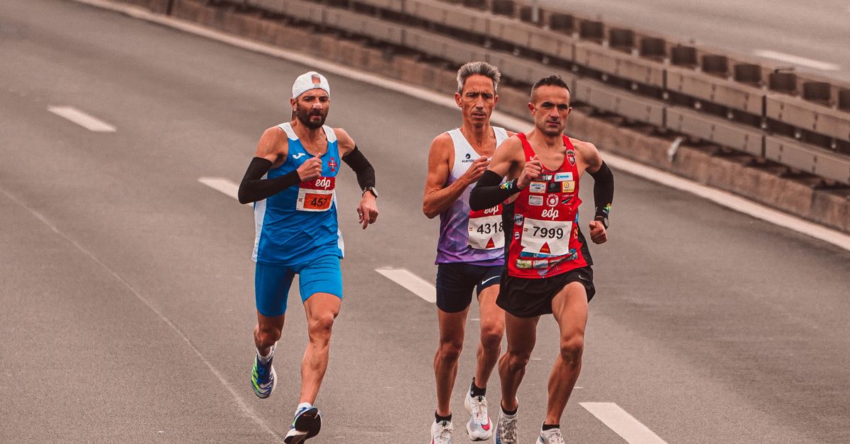 découvrez comment adapter votre entraînement de course à pied en fonction des saisons pour améliorer vos performances et prévenir les blessures tout au long de l'année.